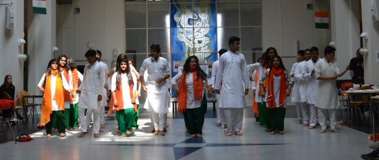 Genbesøg fra Indien - dans i aulaen