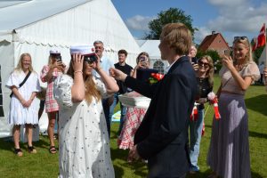 Studenter springer ud